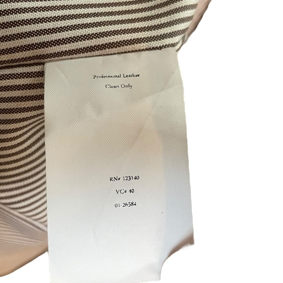 The Bradford Exchange John Wayne The Duke Western Rebel Outlaw Moto Leather Vest - Picture 7 of 7